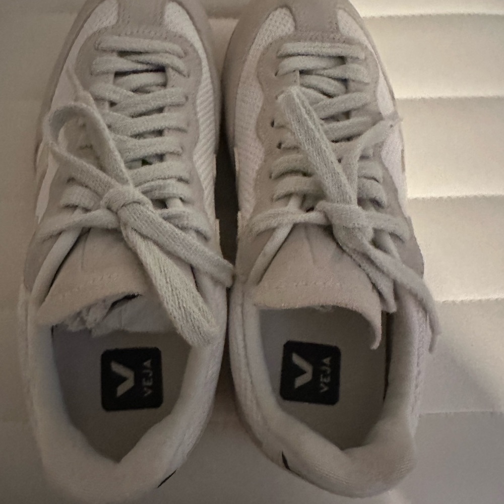 VEJA Rio Branco Size 37 (US Size 6) - Picture 6 of 7